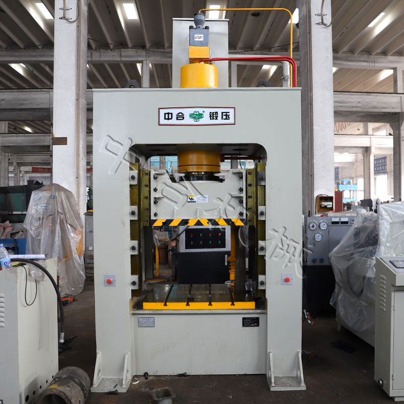 300噸龍門液壓機(圖2) 300噸龍門液壓機(圖2)