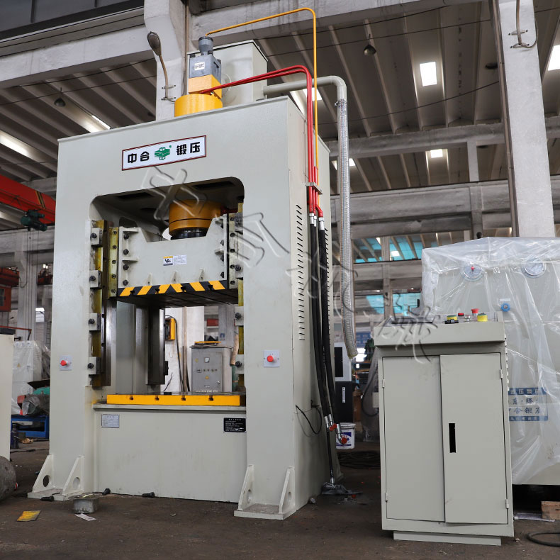 300噸龍門液壓機(圖3) 300噸龍門液壓機(圖3)