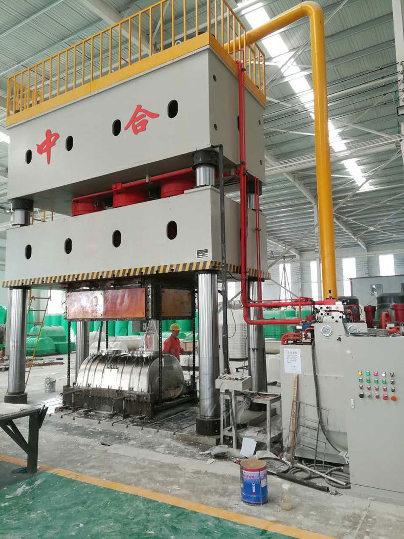 2000噸四柱液壓機客戶現(xiàn)場 2000噸四柱液壓機客戶現(xiàn)場