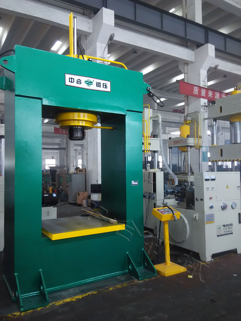 150T龍門導向液壓機(圖1) 150T龍門導向液壓機(圖1)