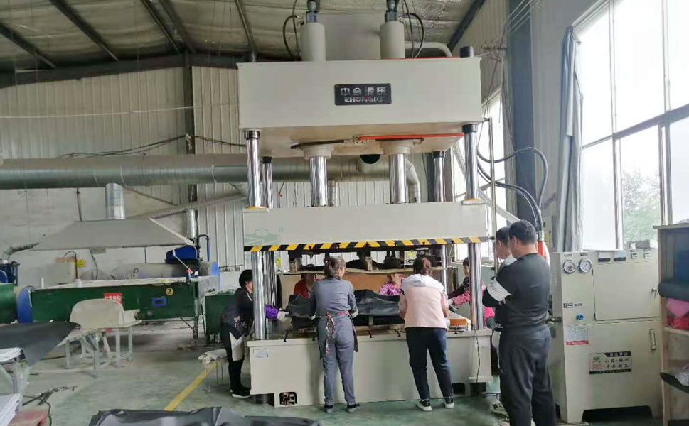汽車(chē)內(nèi)飾件液壓機(jī)-200噸汽車(chē)裝飾件生產(chǎn)設(shè)備