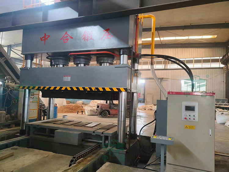 木屑壓板成型液壓機(jī)(1200噸四柱液壓機(jī)) 木屑壓板成型液壓機(jī)(1200噸四柱液壓機(jī))