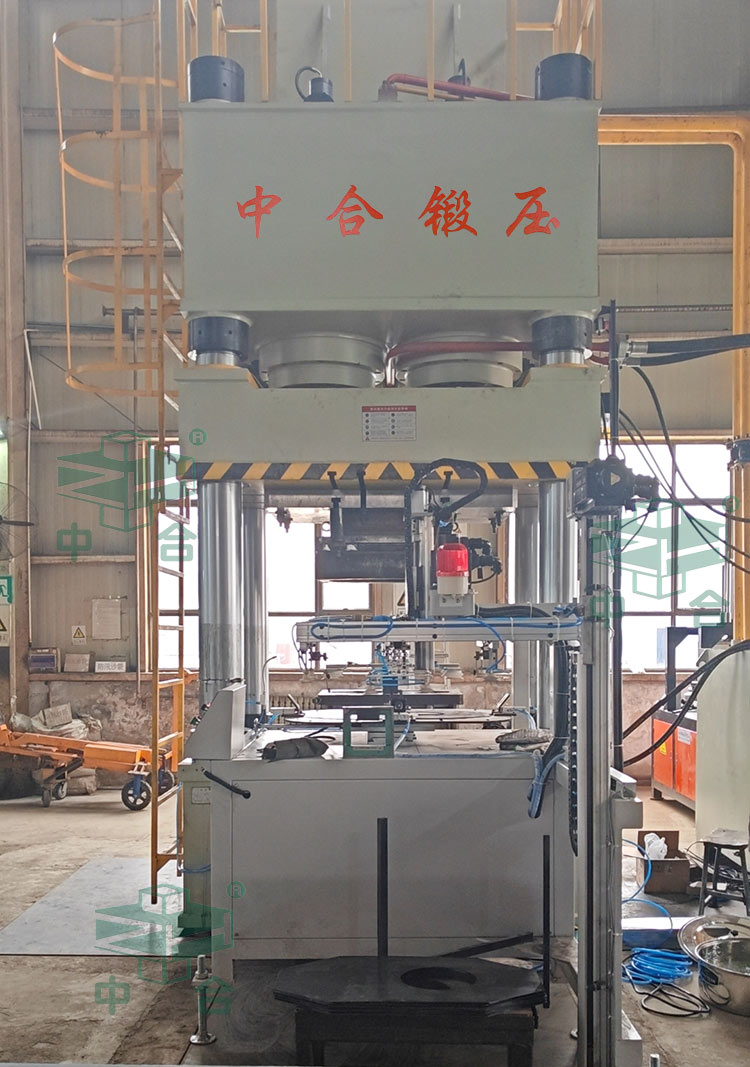 630噸鋼板沖壓成型機現場 630噸鋼板沖壓成型機現場