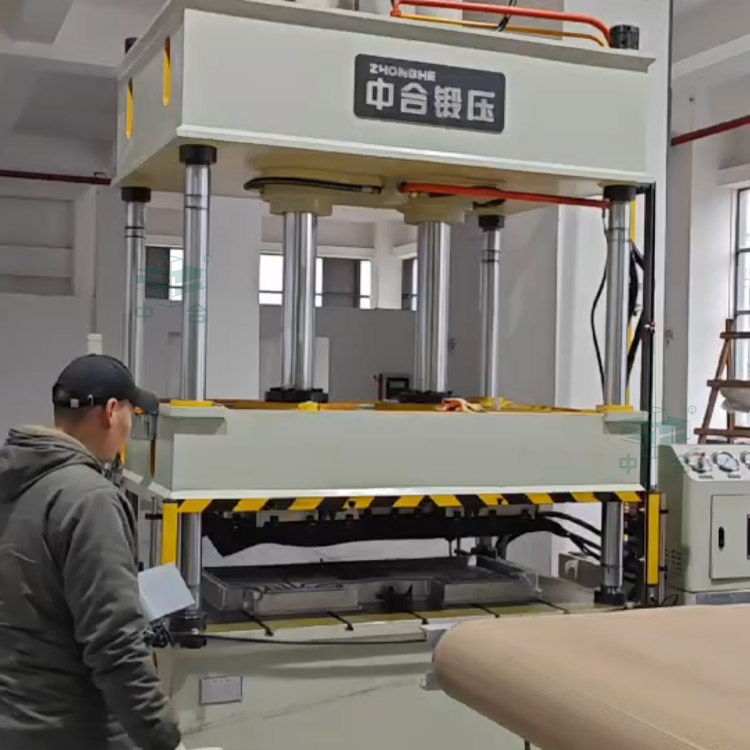 120噸汽車內飾件專用液壓機客戶現場 120噸汽車內飾件專用液壓機客戶現場