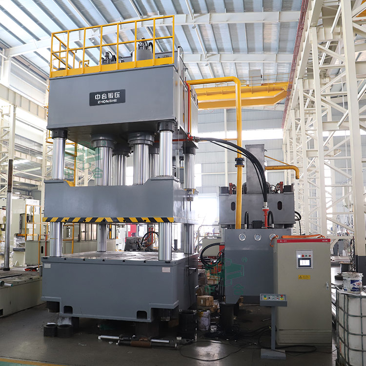 1000噸三梁四柱液壓機車間實拍圖 1000噸三梁四柱液壓機車間實拍圖