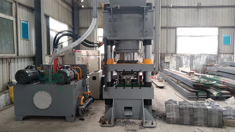 500噸四柱液壓機(錨桿托盤液壓機).jpg 500噸四柱液壓機(錨桿托盤液壓機).jpg