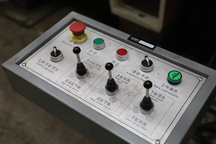 按鈕控制臺.jpg 按鈕控制臺.jpg