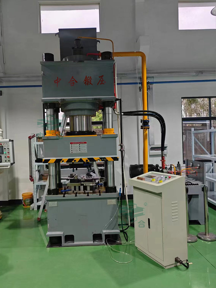 400噸四柱液壓機(jī)客戶現(xiàn)場(chǎng).jpg 400噸四柱液壓機(jī)客戶現(xiàn)場(chǎng).jpg