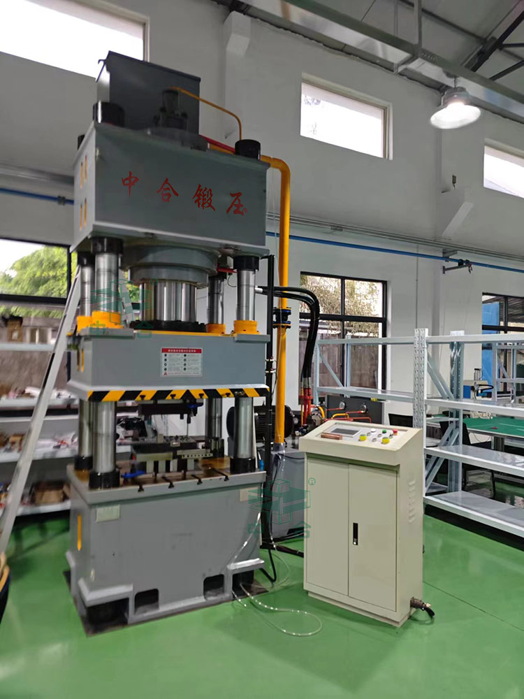 400噸新能源電車配件沖壓成型液壓機(jī).jpg 400噸新能源電車配件沖壓成型液壓機(jī).jpg