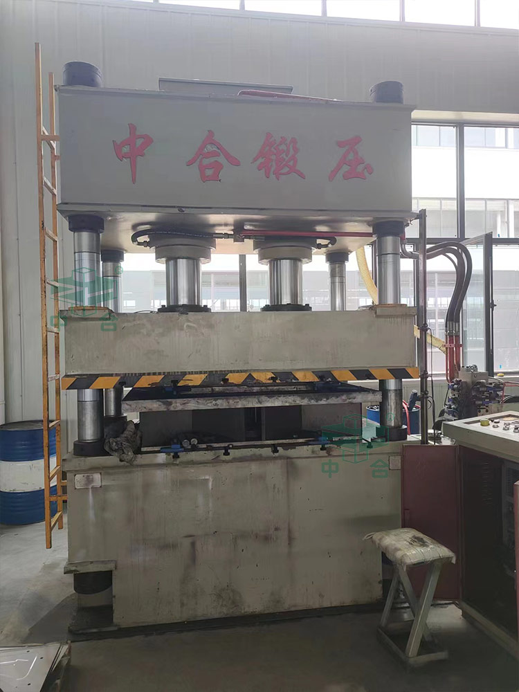 315噸三梁四柱液壓機(jī)客戶現(xiàn)場.jpg 315噸三梁四柱液壓機(jī)客戶現(xiàn)場.jpg