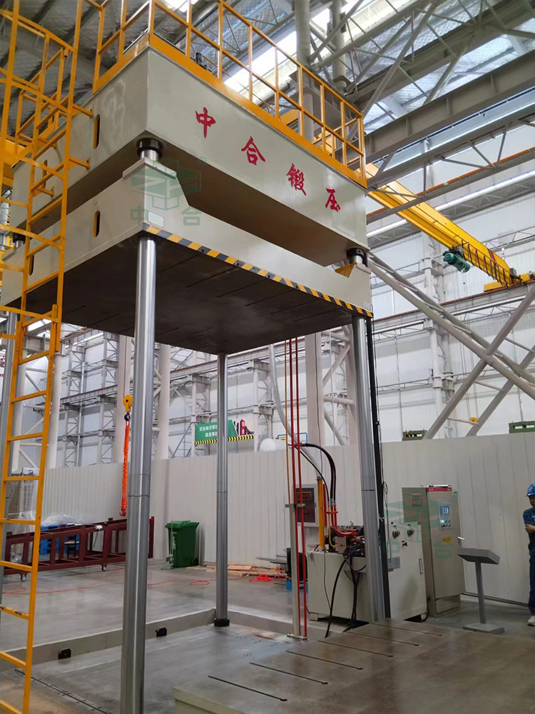 200噸四柱液壓機客戶現(xiàn)場.jpg 200噸四柱液壓機客戶現(xiàn)場.jpg