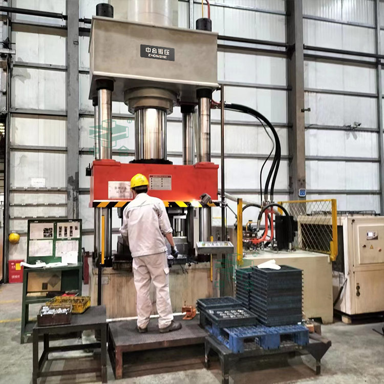 500噸四柱液壓機客戶車間.jpg 500噸四柱液壓機客戶車間.jpg