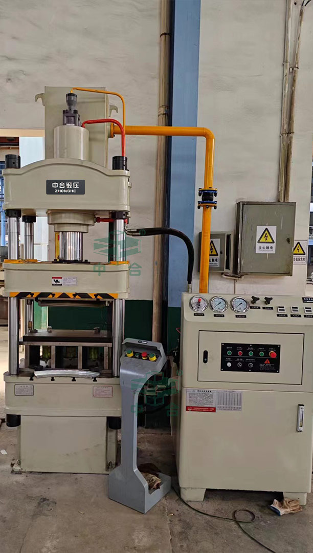 100噸四柱液壓機.jpg 100噸四柱液壓機.jpg