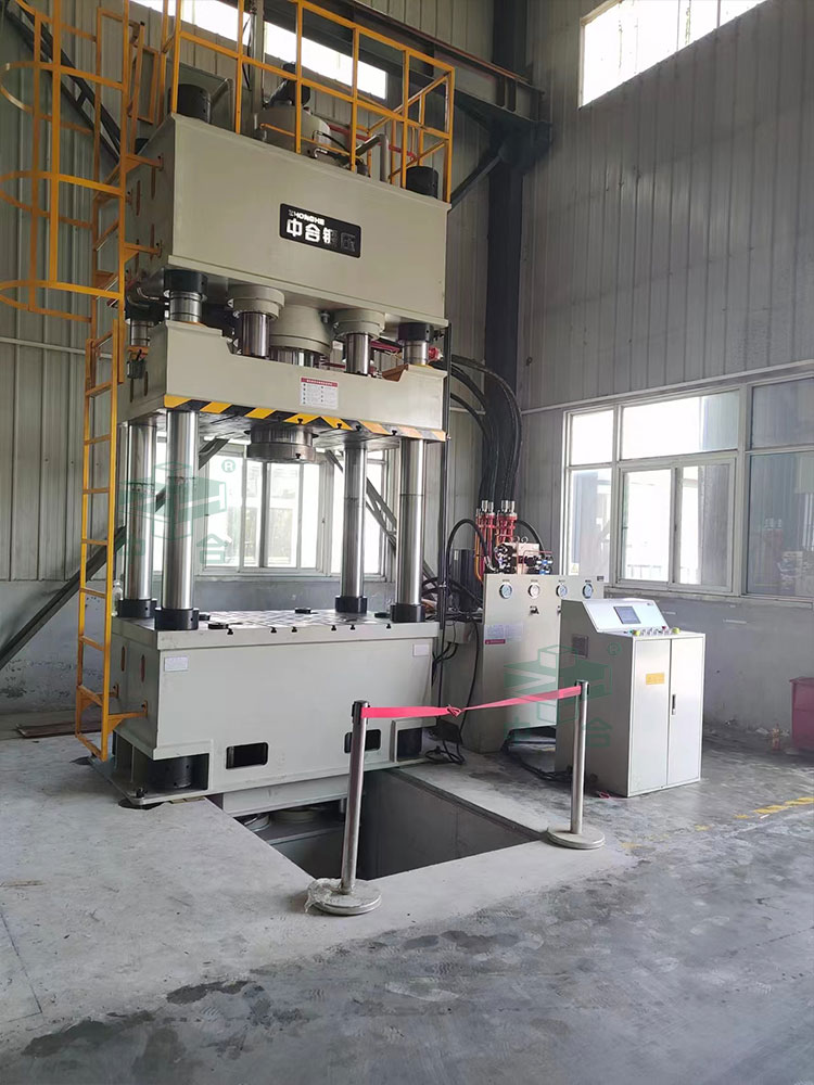 500噸四柱液壓機安裝完成.jpg 500噸四柱液壓機安裝完成.jpg