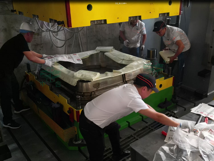 玻璃鋼風機外殼成型液壓機試機.jpg 玻璃鋼風機外殼成型液壓機試機.jpg