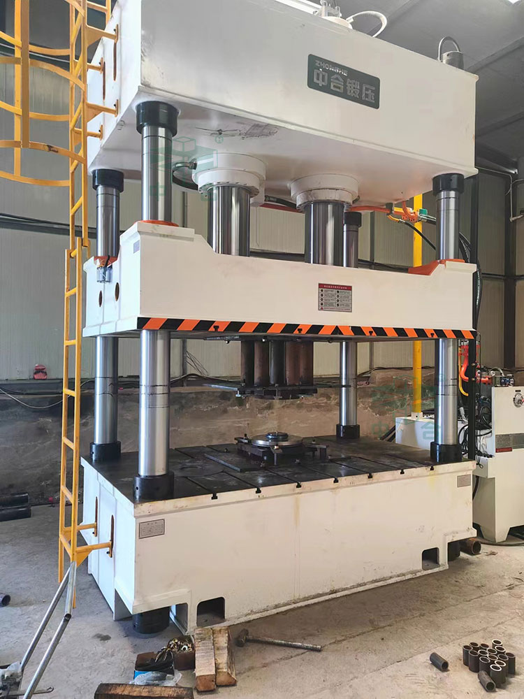 500噸四柱液壓機(jī)客戶現(xiàn)場(chǎng).jpg 500噸四柱液壓機(jī)客戶現(xiàn)場(chǎng).jpg