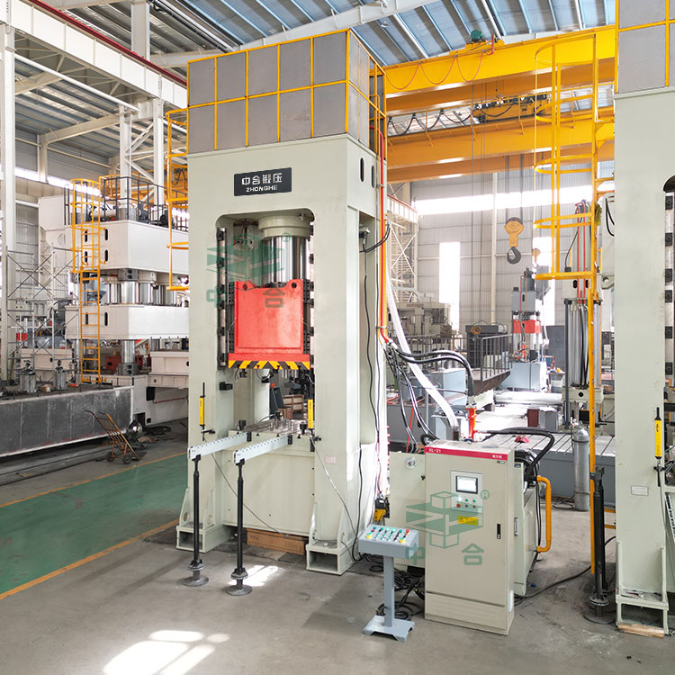 630噸框架式液壓機(jī)車間調(diào)試.jpg 630噸框架式液壓機(jī)車間調(diào)試.jpg