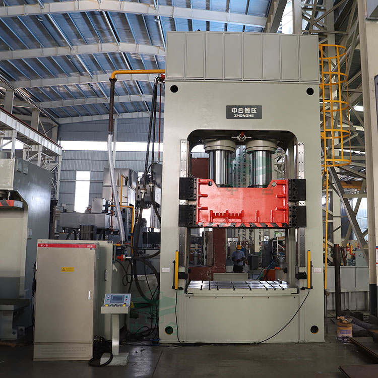 800噸框架式液壓機(復合材料).jpg 800噸框架式液壓機(復合材料).jpg