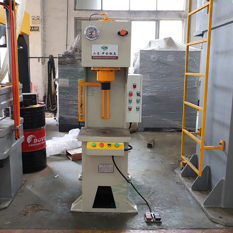 40噸單柱液壓機.jpg 40噸單柱液壓機.jpg