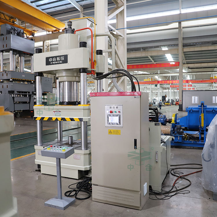 315噸三梁四柱液壓機.jpg 315噸三梁四柱液壓機.jpg