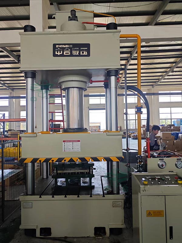 315噸三梁四柱液壓機.jpg 315噸三梁四柱液壓機.jpg