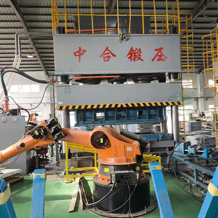 1500噸不銹鋼水箱板拉伸液壓機現場 1500噸不銹鋼水箱板拉伸液壓機現場