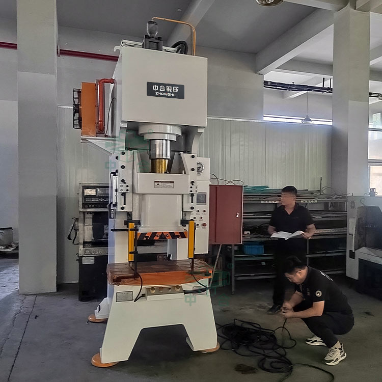 100噸液壓沖床.jpg 100噸液壓沖床.jpg