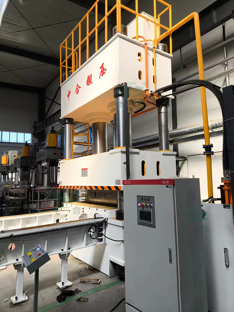 800噸三梁四柱液壓機.jpg 800噸三梁四柱液壓機.jpg