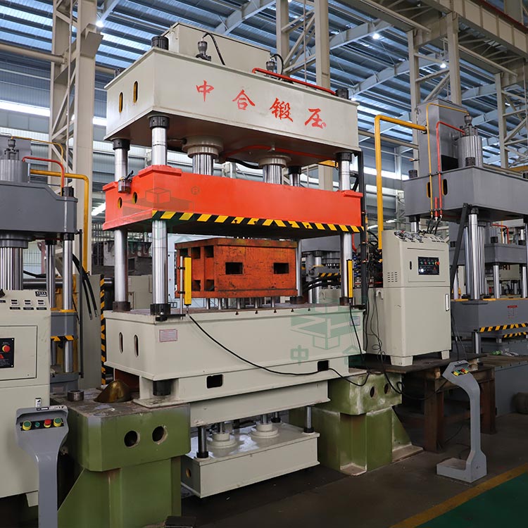 200噸四柱液壓機(jī).jpg 200噸四柱液壓機(jī).jpg