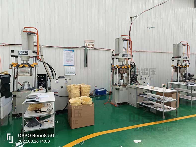 315噸凱夫拉頭盔成型液壓機(jī).jpg 315噸凱夫拉頭盔成型液壓機(jī).jpg