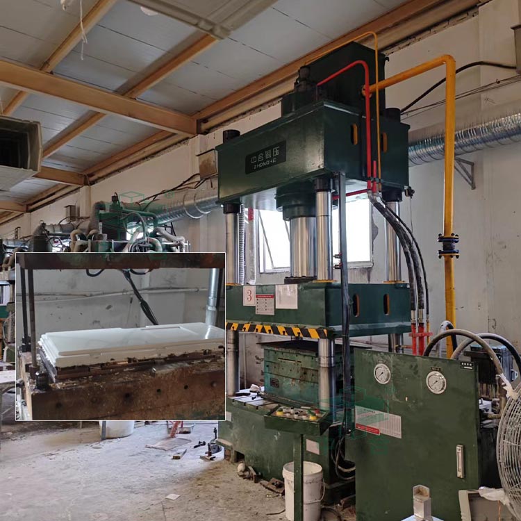 315噸玻璃鋼電表箱成型液壓機試機.jpg 315噸玻璃鋼電表箱成型液壓機試機.jpg