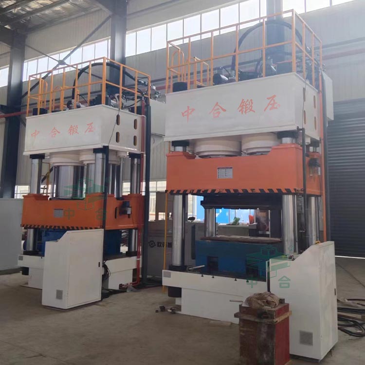 1600噸木屑托盤成型液壓機客戶現場.jpg 1600噸木屑托盤成型液壓機客戶現場.jpg