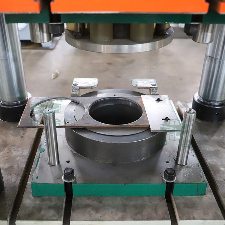 錨桿托盤液壓機沖壓落料.jpg 錨桿托盤液壓機沖壓落料.jpg