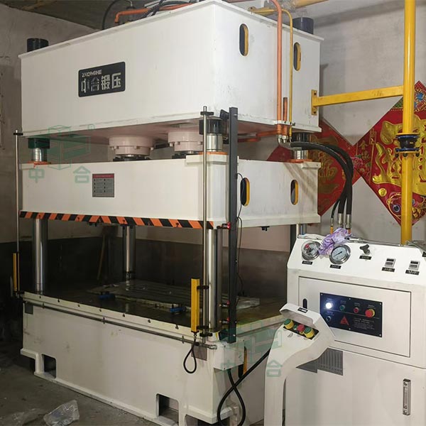 250噸四柱液壓機.jpg 250噸四柱液壓機.jpg