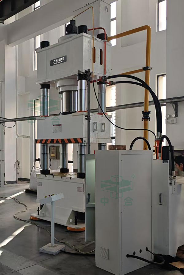 630噸三梁四柱液壓機(圖).jpg 630噸三梁四柱液壓機(圖).jpg