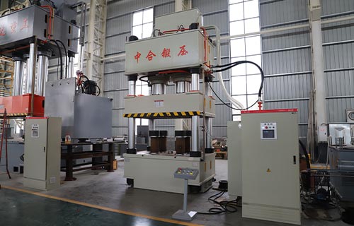 購買800噸四柱液壓機(jī)時需要考慮哪些因素？