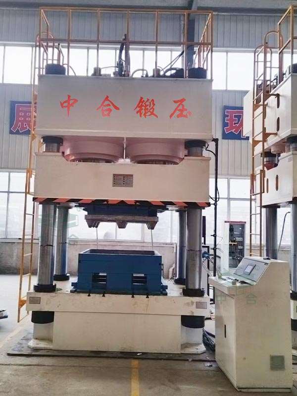 1600噸木屑托盤成型液壓機.jpg 1600噸木屑托盤成型液壓機.jpg