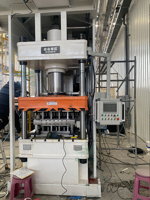 200噸三梁四柱液壓機(jī).jpg 200噸三梁四柱液壓機(jī).jpg