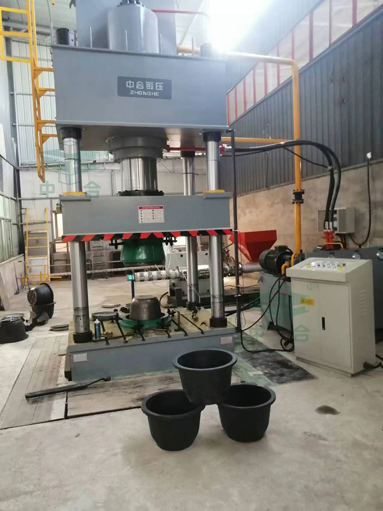 500噸復合材料液壓機.jpg 500噸復合材料液壓機.jpg