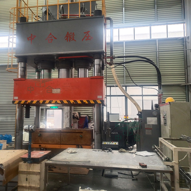 汽車導流罩成型液壓機.jpg 汽車導流罩成型液壓機.jpg