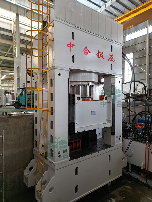 2500噸框架式液壓機.jpg 2500噸框架式液壓機.jpg