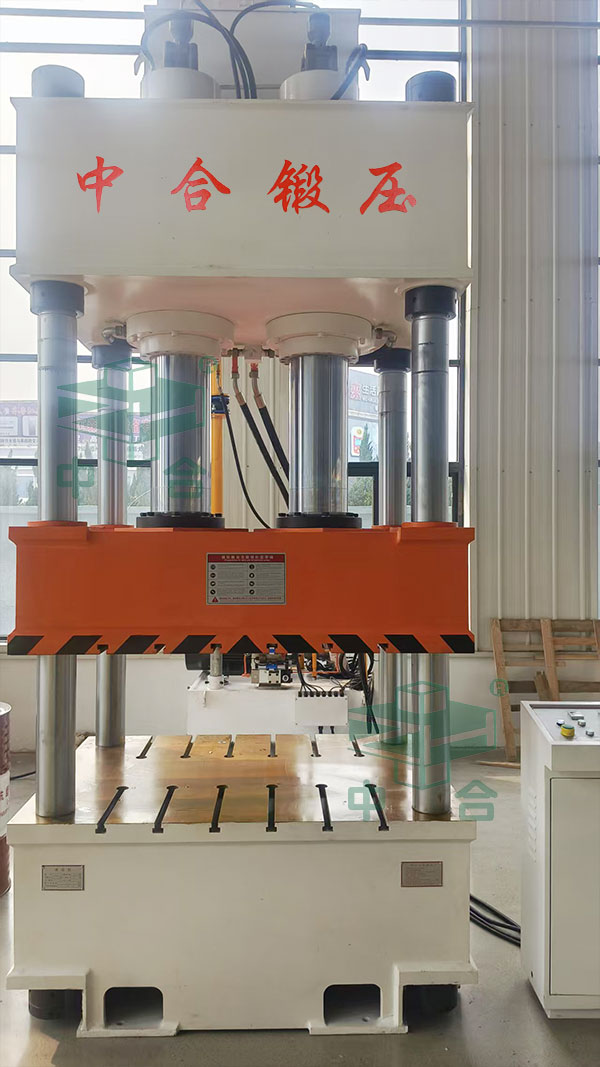 315噸四柱液壓機(1).jpg 315噸四柱液壓機(1).jpg