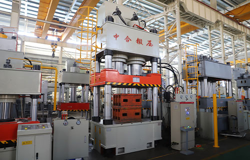 新型木屑托盤生產(chǎn)設(shè)備-1250噸四柱液壓機(jī)