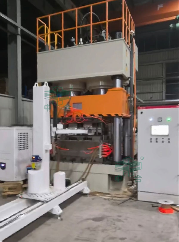 塑料托盤生產(chǎn)線現(xiàn)場(chǎng).jpg 塑料托盤生產(chǎn)線現(xiàn)場(chǎng).jpg