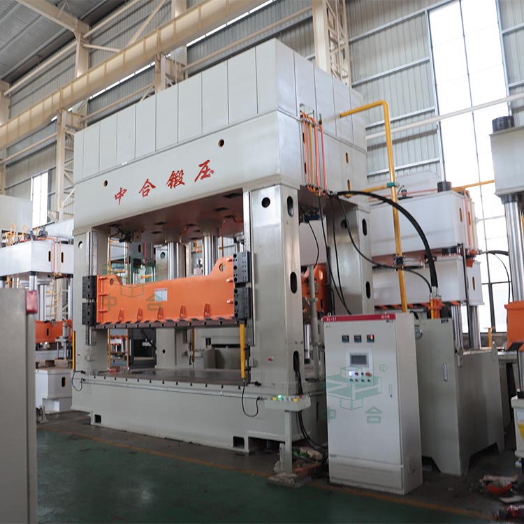 350噸框架式液壓機(jī)車間實(shí)物.jpg 350噸框架式液壓機(jī)車間實(shí)物.jpg