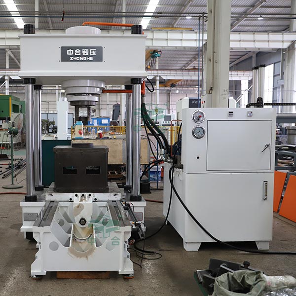 200噸四柱液壓機(jī).jpg 200噸四柱液壓機(jī).jpg