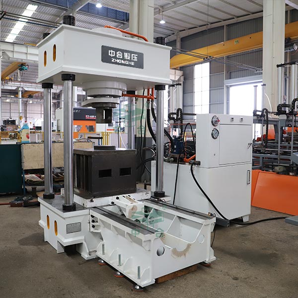 200噸移動(dòng)工作臺(tái)液壓機(jī).jpg 200噸移動(dòng)工作臺(tái)液壓機(jī).jpg