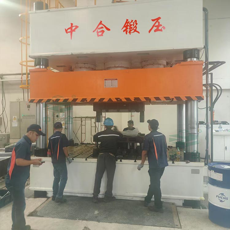 1000噸汽車配件成型液壓機調試現場.jpg 1000噸汽車配件成型液壓機調試現場.jpg