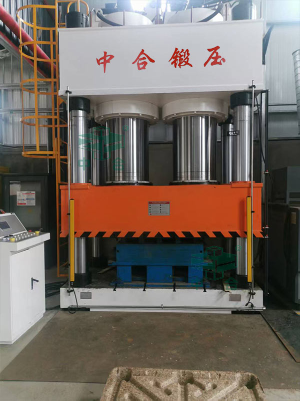 1600噸木屑托盤(pán)成型液壓機(jī).jpg 1600噸木屑托盤(pán)成型液壓機(jī).jpg