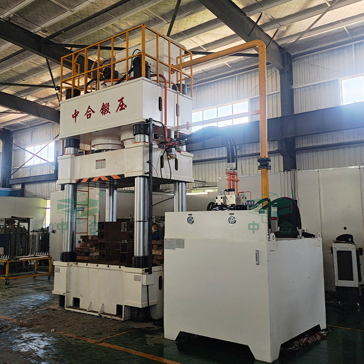 1250噸四柱液壓機(jī).jpg 1250噸四柱液壓機(jī).jpg